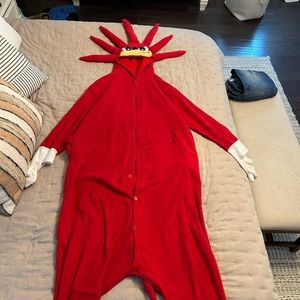 Adult knuckles costume (from sonic) has a stain that could probably be washed